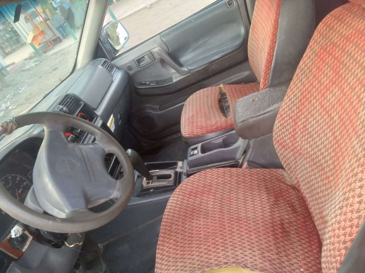 للبيع ازوزه كير محرك بطه موديل 2000سياره حلوه بس يرادلها ترايب السعر 25العنون بغدا الستفسار على رقم ***********
