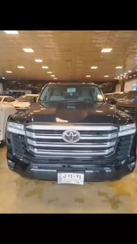 لاندكروز  GXR موديل2022 محرك 4000 كشنات جلد بانوراما ماشيه 40،000 ضمان...