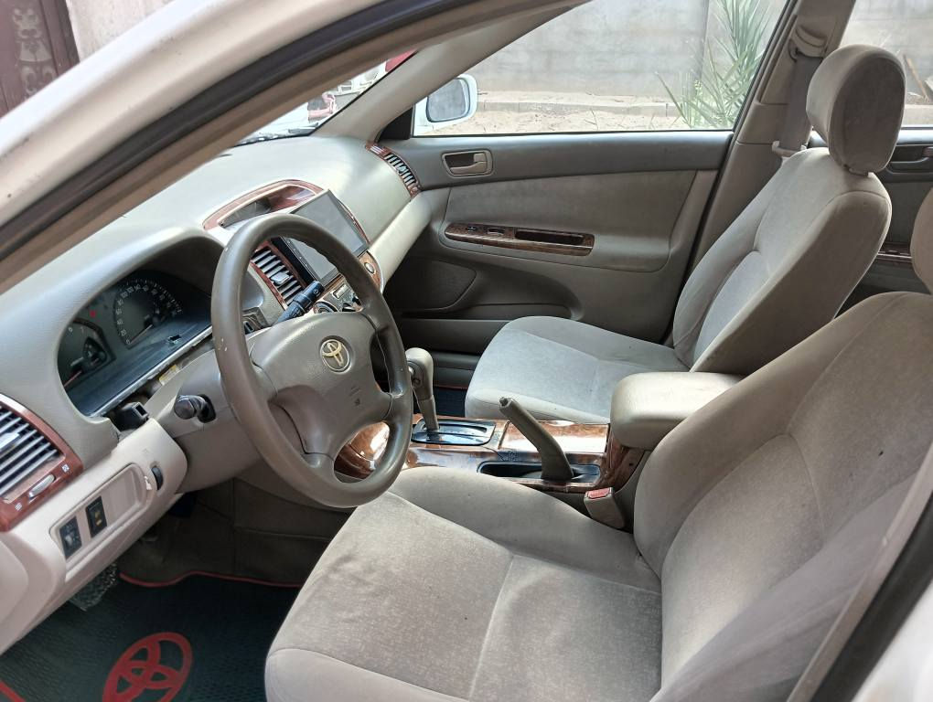 سلام عليكم.من رخصه الادمن للبيع او مراوس كامري ابيض خليجي موديل 2006 بأسمي رقم بصره انگليزي مكينه2400 صار اقل الشهر من شديتها تبريد تدفئه حداده تخم تاير السياره كفاله من كص ونقل جثه ومن الضربه بيه تكحيلات وخياس بالبيبان مسويها السعر95 رقم التلفون *********** البصرة, العراق
