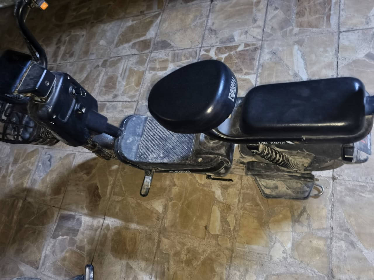 دراجه شحن 14 موديل 25 تمشي سرعه 40 بيها مانع انزلاق  واشاير يمنه يسره لايت عالي مكاني بغداد الاعضميه سعرها 300 بيها مجال للاستفسار ***********
