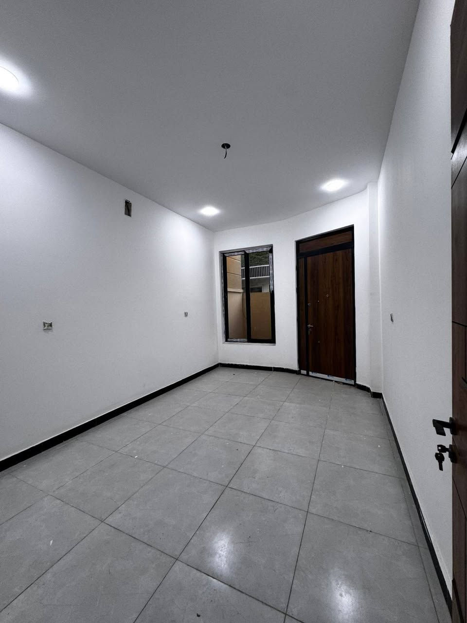 دار للبيع تصميم مودرن – فرصة ذهبية للسكن أو الاستثمار 🔥

🏠 دار مرتب وجاهز للسكن ضمن موقع مميز
📐 المساحة: 100 متر
📏 الواجهة: 6.25 م
📐 النزال: 16 م

📄  طابو زراعي (سند 25)
📝 تنازل شركة + إقرار محكمة 

📍 الموقع:
بغداد – الدورة – البوعيثة – مجمع الحليم
موقع هادئ وقريب من الخدمات والأسواق والمدارس، مناسب جداً للعائلة.

🛏 تفاصيل الدار:
✔️ 3 غرف نوم
✔️ صالة واسعة
✔️ استقبال أنيق
✔️ مطبخ عملي
✔️ 2 صحيات

💥 السعر مناسب  للجادين

📞 للاستفسار 
***********

#دار_للبيع #بغداد #الدورة #البوعيثة #فرصة_استثمار #بيت_للبيع #عقار
