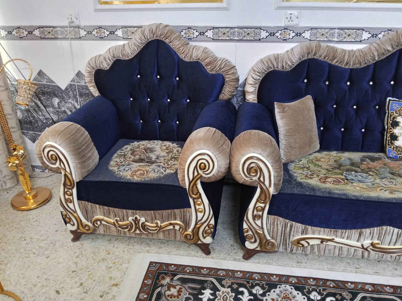 سلام عليكم تخم 10 مقاعد السعر 600 بي مجال بسيط العنوان الرئاسية شارع 20 هاتف ***********
