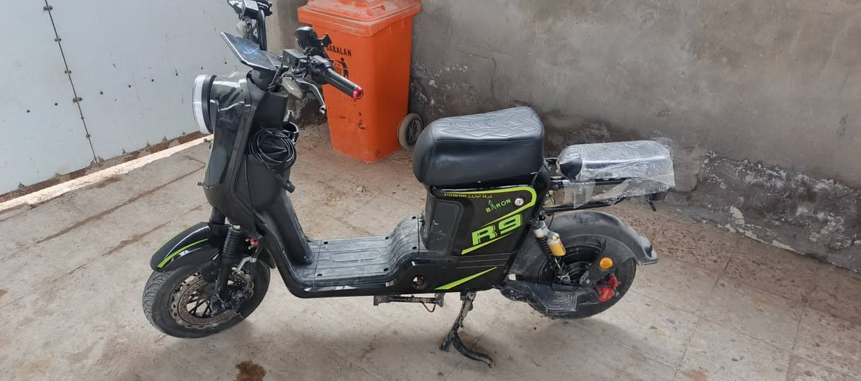 سلام عليكم دراجه شحن R9 جديد مابيه اي نقص سعر 450 بيه مجال رقم الهاتف  ***********
