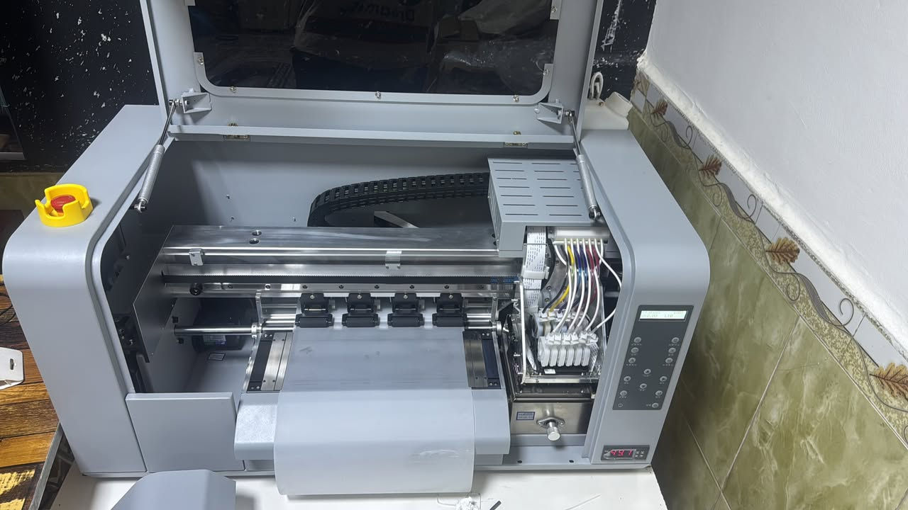 🔥 مشروع طباعة ملابس متكامل وجاهز للبيع (DTF)! 🔥طابعة احترافية برأسين XP600 (سرعة إنتاج فائقة).نظام ضخ متطور + نظام هيتر مدمج للحبر لحمايته من البرودة ومنع الانسداد.يشمل الفرن والهزاز الأوتوماتيكي + لابتوب جاهز بجميع البرامج والتعاريف.مستخدمة قليلاً جداً (شبه جديدة) والفحص والتجربة قبل الشراء. 

اللتواصل *********** 

العنوان : البصرة 

وكلشي موضح بل منشور وتفحص قبل لا تشتري
