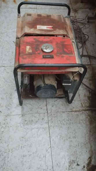 مولد كامه كاز سلف خمسه كيفي 25امبير نضيف مامشتغل هواي متروك مولد احسن نوعيه ،
سعر 350بيه مجال***********
