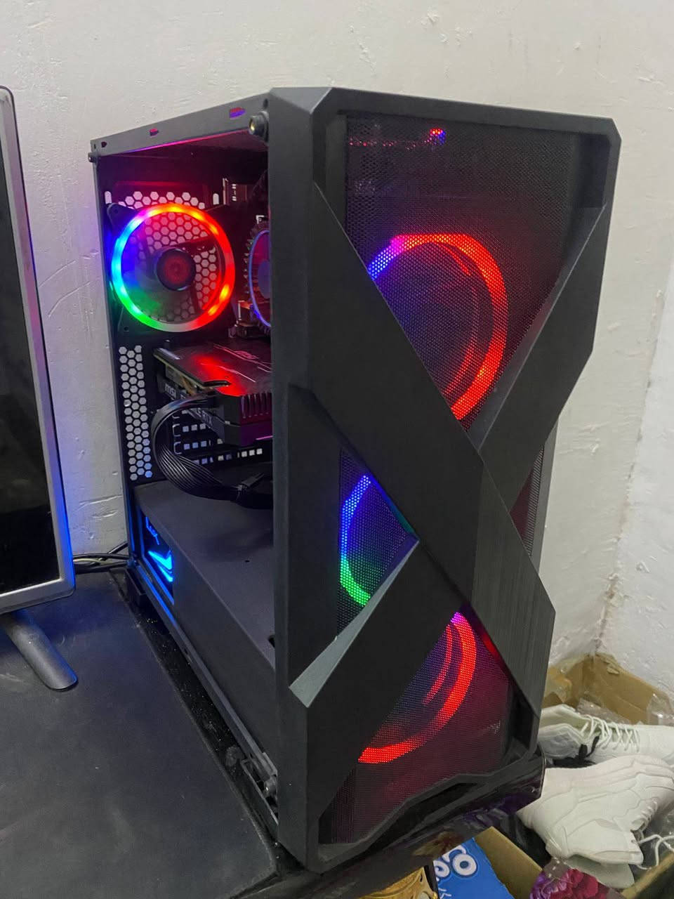 تحيه طيبه كيس للبيع
CPU: Intel Core i5 12400F

Motherboard: ASUS PRIME H610

MSI GeForce RTX 2060 Ventus XS 6G OC

RAM: XPG 16GB (2×8) 3200MHz

Lexar M.2 256GB 

 1TB HDD

PSU: LUX 650W

السعر 760 الف وبي مجال بسيط 
مكاني كربلاء متوفر توصيل جميع المحافظات ***********
