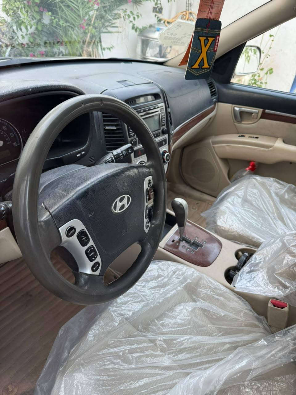 سلام عليكم سنتافي للبيع ٢٠٠٧
وارد كندي ٧ راكب 
٣ قطع تبريد 
٦ سلندر 
داخل بيجي 
مكينه وكير وحداديه كلها جديد 
هزه جديده 
سنويه ٣١ 
رقم اربيل جديد تريد تحويل تريد مداور سياره بيه ربع جاملغ امامي وبنيد صبغ جاملغ الخلفي بدون داخل السعر (١١٢) بيه مجال ترهم بيع او مراوس حسب القناعه  مكان السياره نجف حي نداء للاستفسار الاتصال عله رقم التالي (***********)

