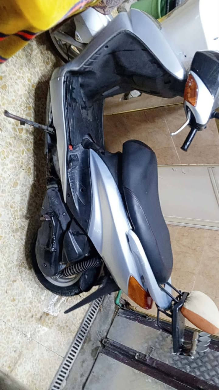 السلام وعليكم 

دراجه سكنس للبيع نثيه ياباني 110 
دراجه تخبل مشي ماله شلعته حلوه امبدل قايش وبريك خلفي وراجز 
دراجه كلش حلوه 
سعر 650 وبيه مجال 
مكان البلديات شارع المرور 
***********
