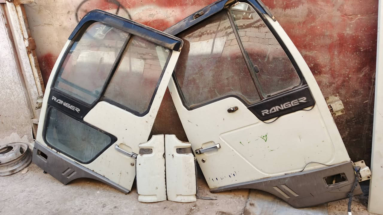 السلام عليكم ورحمه الله وبركاته 
بيبان وبنيد ولغود مال طيره حاويه للبيع مكان حله شارع 80 استفسار ***********
