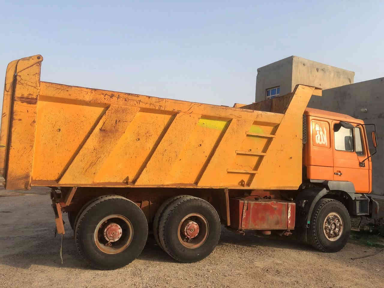 سلام عليكم مان للبيع موديل 79 محدثه قماره 2000 بدي تفصال جديد محرك البي 28 كير 111 مجموعه نص جي اف بولبرن جبير رقم انبار صدامي مسجله راس راعيها يحول ثاني يوم سياره بلادي طويله سعرها 135   مكانها رمادي سجاريه 
***********
