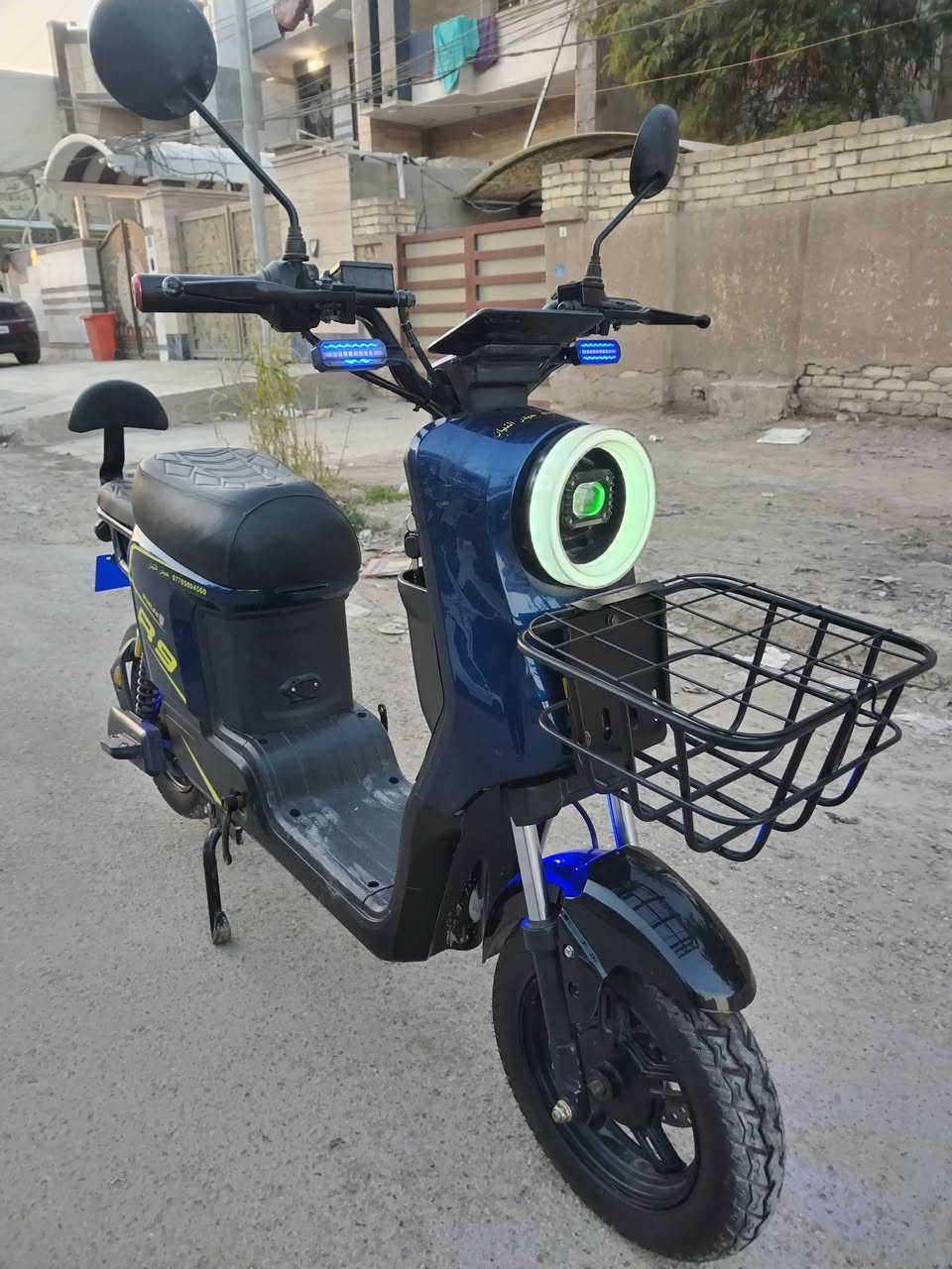 السلام عليكم R9 للبيع بعده لوك كامله مابيه نقص 

السعر 375 الف 
العنوان بغداد الامين الثانيه 
رقم ***********
