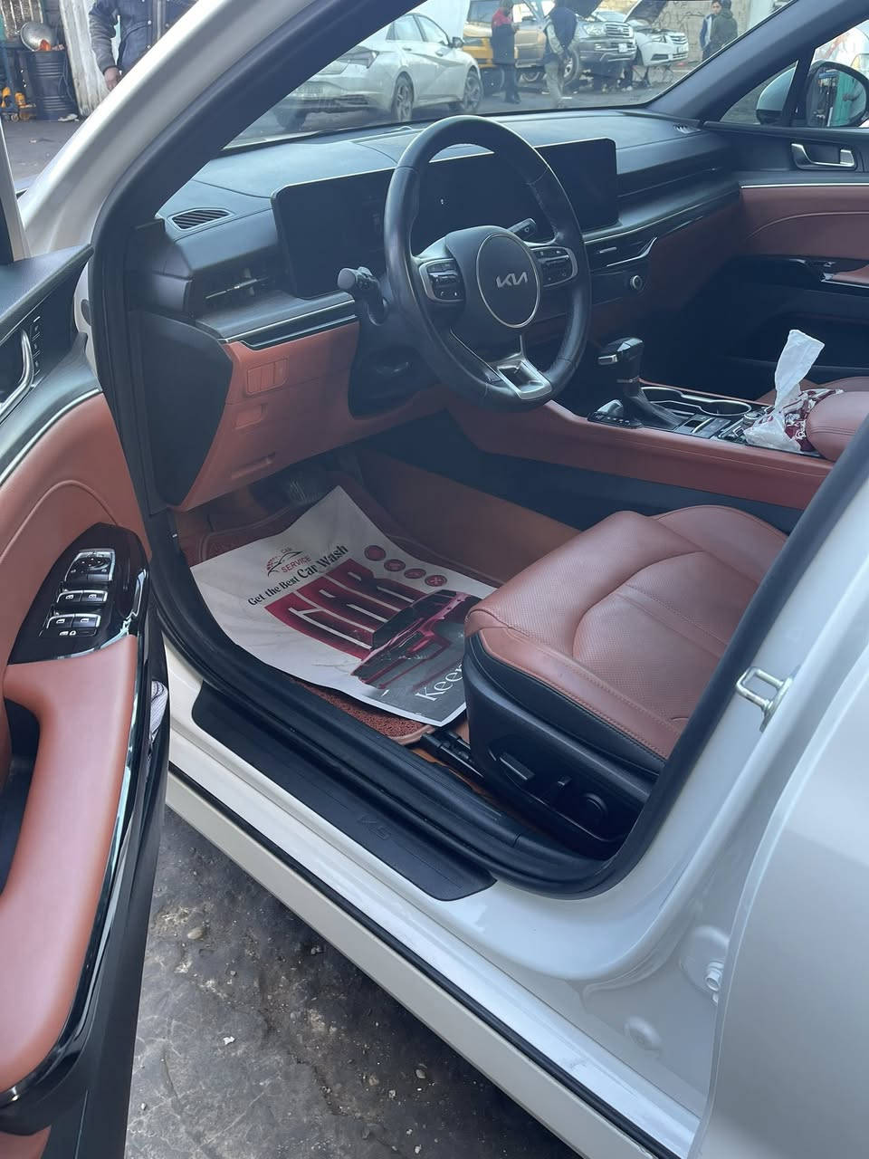 السلام عليكم كي 5 2024 مواصفات VIP ماشيه 39 ألف مكفوله رقم أربيل بسمي السعر 240 مكان السياره بغداد شارع فلسطين للاستفسار الاتصال ***********
