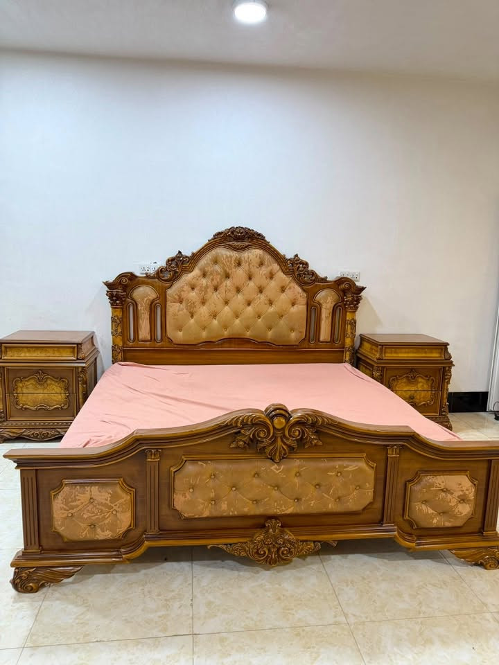 السلام عليكم .. 
توجد غرفة نوم كبيرة الحجم صناعة اماراتي ب٩٥٠ 🛌
تخم صناعة عراقية من شركة البرونز للاثاث ب٤٥٠ 🛋️
الموقع 📍 بعقوبة الجديدة 
للتواصل 📞 ‭***********‬
