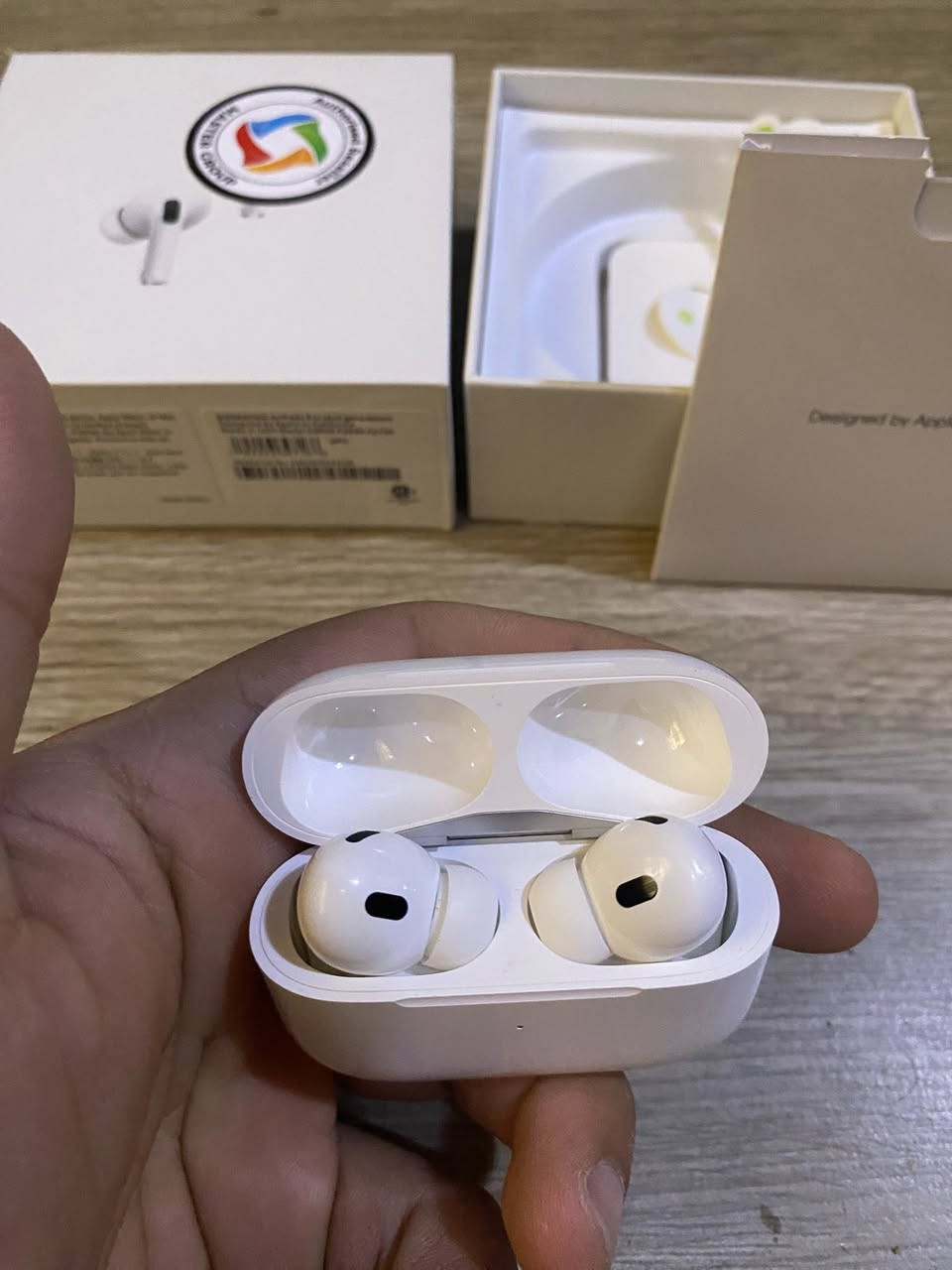 اير بود برو 2  مستخدمه نضيفه مكفوله من كل شي نضيفه جداً ضمان ماستر وسعرها 180 الي تفيده يدخلي خاص او واتساب *********** 

اي واحد عنده سماعه مستعمله اصليه اني اشتري
