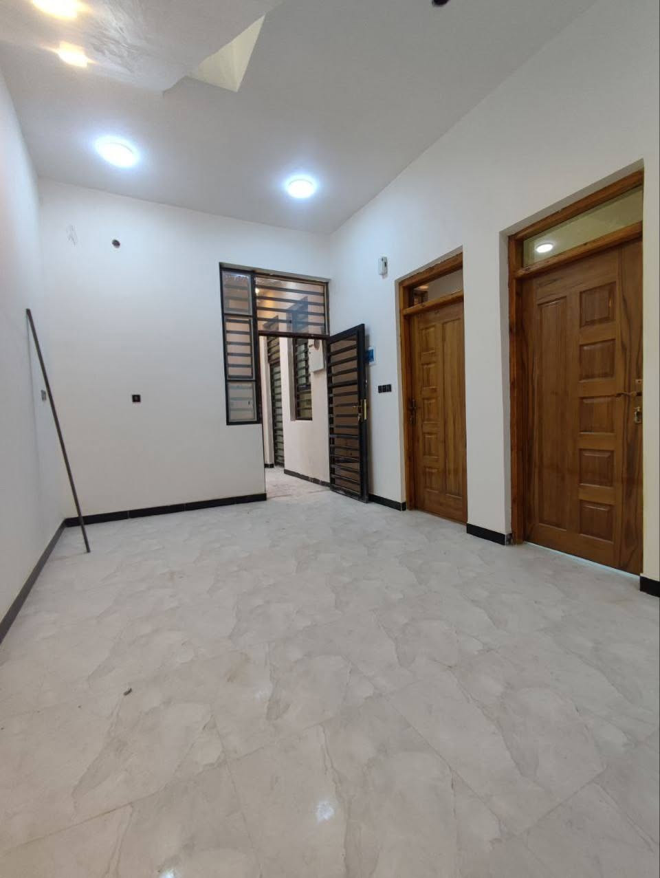 بيت خلفي 100 متر بالاسكان الصناعي بل 3000 قرب مدرسة احمد يوسف شارع تبليط
البناء حديث / استقبال وصاله وغرفه ومطبخ وصحيات داخليه وخارجيه ومنور
السعر والتفاصيل اتصل ***********
