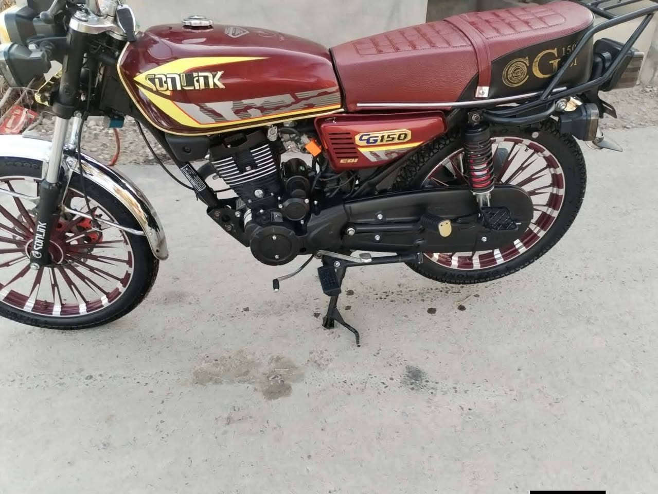 السلام عليكم للبيع سونلك موديل ٢٠٢٤ نازله بلـ٢٥ 
الدراجه كفاله عامه مكينه خرسه اوراق كامله 
السعر ٧٠٠ وبيها مجال حك الجيه 
مكاني بغداد الحسينية  ‏‪***********
