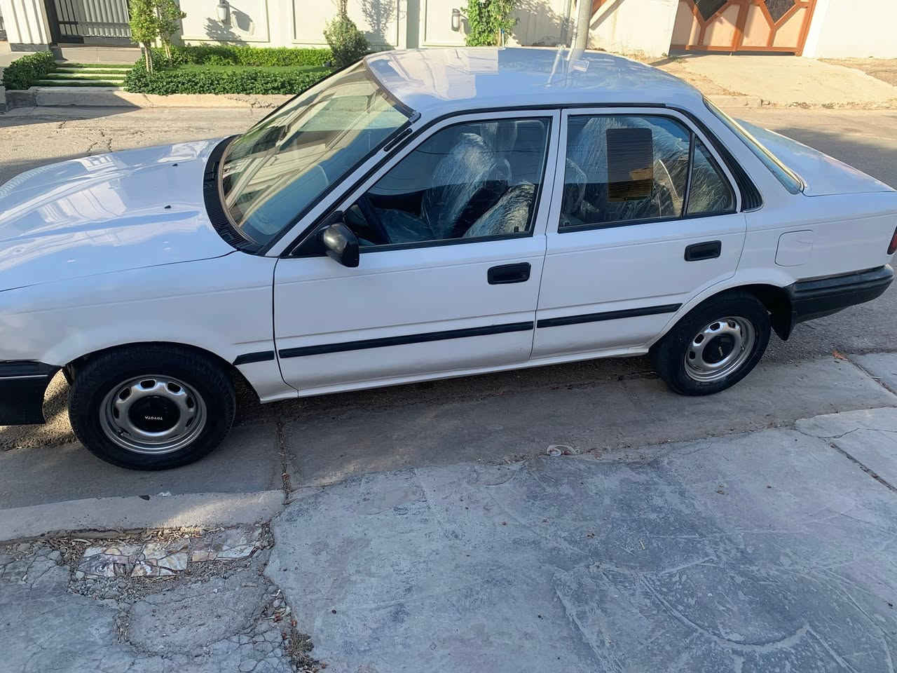 سلام عليكم للبيع كورله موديل 90 ايسر ابلادي محرك نوزل كير اوتماتيك خير من الله الحداديه نظيفه الكهربائيات شغاله التبريد مايشتغل مابيهه ضربه صبغ اابلادي فقط بيهه جاملغ ايسر جهه السائق بي صبغ فقط  السعر 52وبيهه مجال بسيط رقم الماني بغداد تحويل ثاني يوم مكاني بغداد البلديات وهذا رقمي ***********
