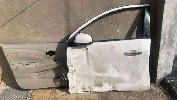 باب نيسان سني هندي 23 بي حادث مثل مافي الصوره مع مرايه جانبيه مع يدات الباب الداخليه والخارجيه مع بطانة باب  علما الجامه مكسوره يعني ماموجوده  الباب تفصيخ السعر 150 بي مجال للاستفسار *********** يوجد واتساب مكان الباب البصره المعقل
