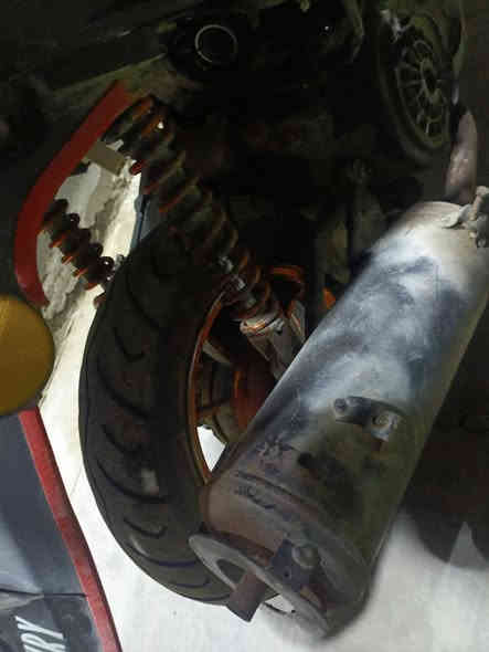 السلام عليكم دراجه كوم حديد اكرر كوم حديد الدراجه وياله ودبلات خلفيه وأماميه تزويد تايرات نضاف كفرات بس الكفر الوره مكسور كهربائيات بس تربطهن كله شغال السعر 100 وبيهه مجال قليل *********** المكان القاسم منطقه الحياوين
