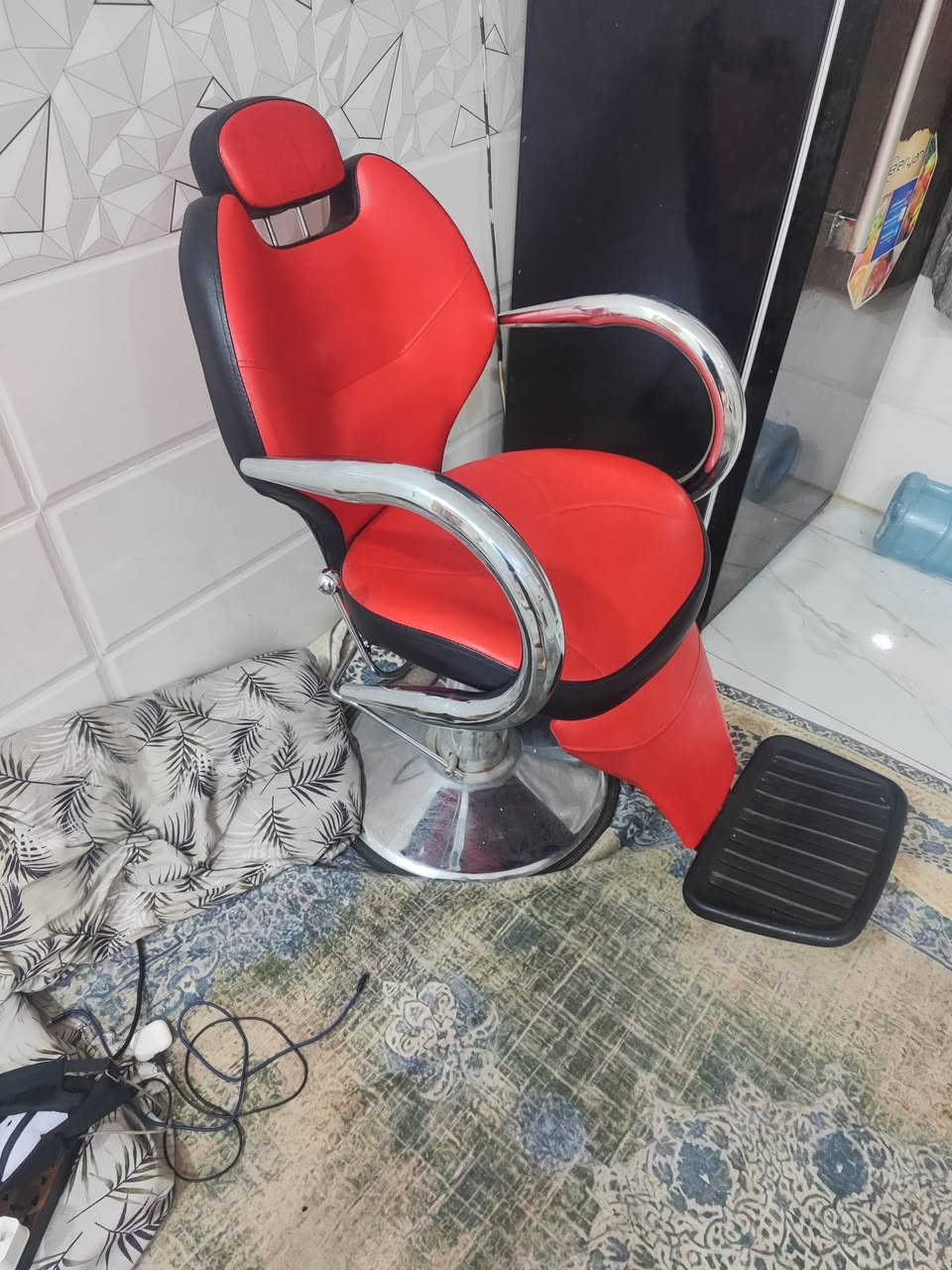 السلام عليكم كرسي حلاقه مستخدم اسبوع اني ماخذه ب300
انطيني سعر بمايرضه بي الله وتعال اخذه مكاني النجف


**إذا كنت صاحب هذا الإعلان وتريد حذفه لأي سبب، رجاءا أرسل رسالة إلى الدعم الفني**