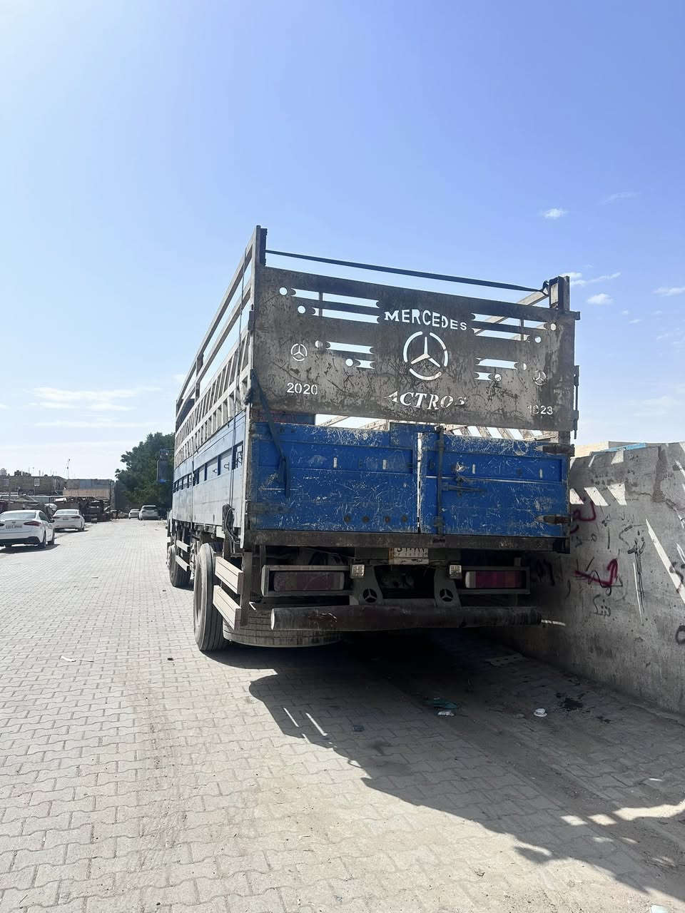 سلام عليكم اتيكو 10 برغي طولها 7 متر موديل 2004 چوبلس امامي خلفي ‭0772 676 7389‬

‭0781 302 6869‬
