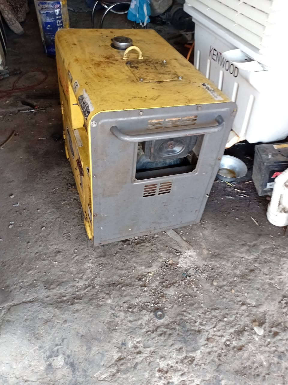 للبيع مولدة كامة اخت الجديدة كلش نظيفة جاهزة لاصرف ولاتبخير راس التوليد ٥ كي في سنكل ٢٠  امبير السعر ٣ ورقات ونص العنوان بغداد للاستفسار الاتصال على ***********. المولد ديزل
