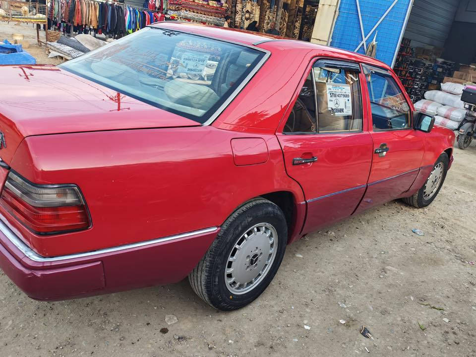 السلام وعليكم 
مارسيدس دب
موديل 1990
مكينه بطه 
مكينه كير مكفول
حداديه فول
تبريد تدفئه شغلل
سعر 60وبيهه مجال قليل
عنوان ديالى المقداديه
***********
