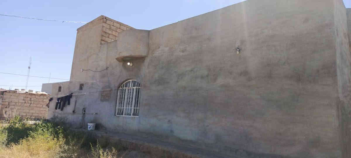 السلام عليكم بيت للبيع الموقع الشرقاط بعاجه حارت المعاضيد قرب المعارض العشارع الفوك مساحه الكاع دونم البيت يوجد في ربعه + هول + مطبخ + قرفتين + حمام + کندور سعر البيت 45 مليون نقد يرهم قصاط المقدمه من 25 مليون وفوك
للستفسار

 زين ***********
