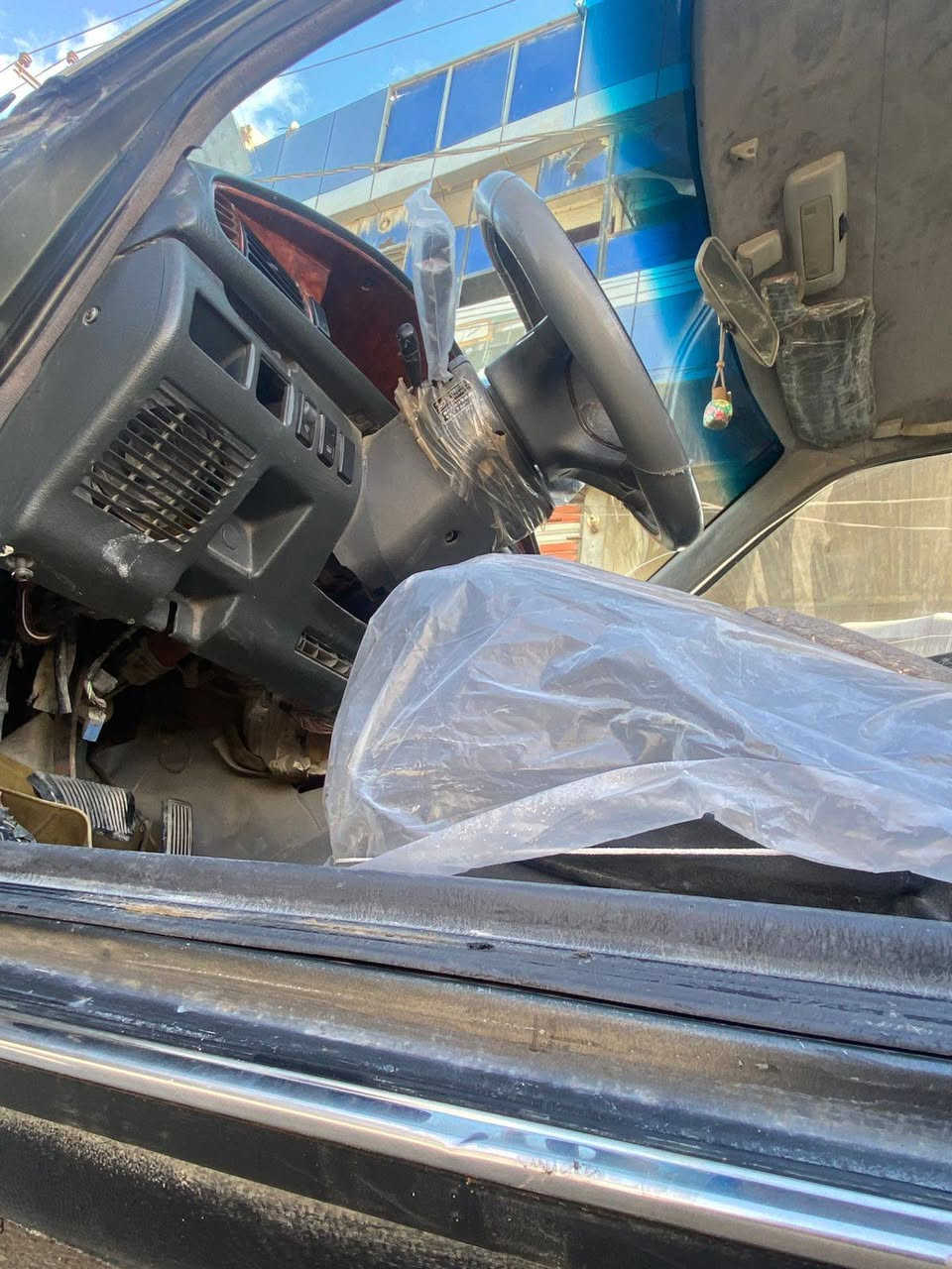 سلام عليكم مارك للبيع موديل ٩٤ رقم انكليزي رقم بابل السعر٤٢ وبيه مجال حك الجيه الاتص على هذه الرقم***********
