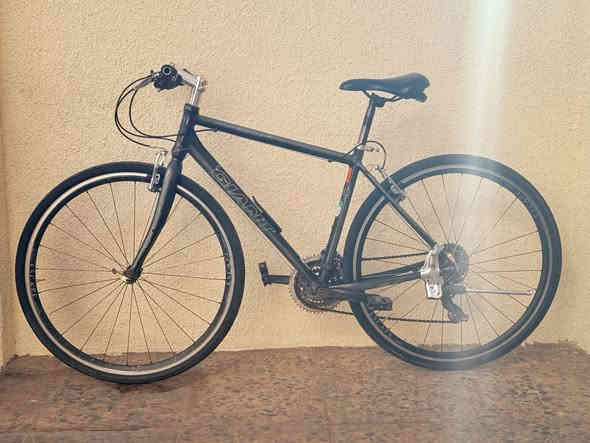 سلام عليكم 

بايسكل C70028 ماركة جاينت معدن المنيوم لون رصاصي لونين متدرج كير امامي 3 سرعات كير خلفي 8 سرعات سستم سرام x3 وزن خفيف
السعر 225 الف ***********
