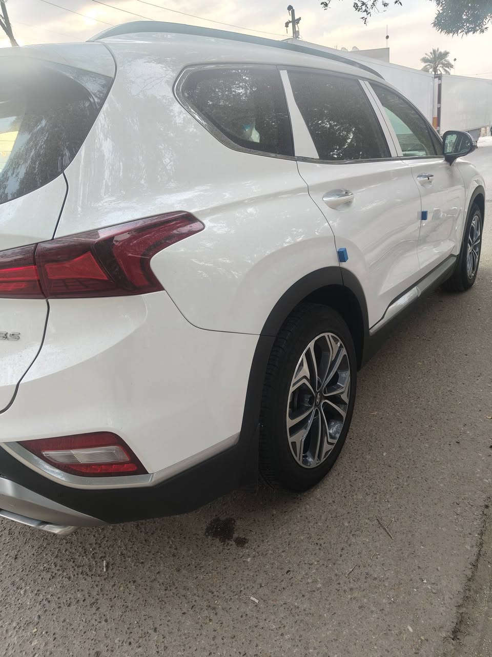 سنتافيه مديل 2020 خليجي فول 1/1 اعله فئه بل سنتافيه مكفوله من ضربه  والصبغ
رقم بغداد بسمي ومكاني بغداد 
بنوراما بصمه نضام ترحيب 
كشنات جلد كشناتهه كهرباء وتفئه وتبريد بل كشن
سايد بريك بصمه حساس امامي وحساس خلفي 
كامره شاشه مري شفط 7 راكب 3قطع تبريد 
محرك 6 سلندر فور ويل شفتات بل ستيرن 
شاحن موبايل  صندوك كهرباء  بردات ابواب
دشبول ليزري  تبريد شاشه 
دبل لد لايت زنون اصلي 
السعر 23200$ مكاني بغداد 
التصال ***********
