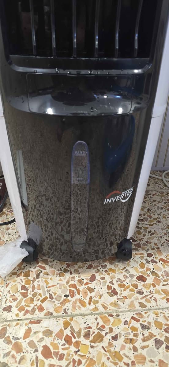 عندي مبردة كينوود عمودية إنفيرتر (Inverter) اقتصادية جداً بالكهرباء، الموديل الحديث KN-36000T، حابب أبيعها.
​الحالة: مستخدمة يوم واحد فقط (بأكياس النايلون مالتها مثل ما موضح بصورة
​المواصفات مبردة سلولوز، ماطور نحاس 100%، تقنية توفير الطاقة، توزيع هواء بـ 4 اتجاهات، فلتر تنقية الهواء، خاصية منع الرطوبة، وتحكم ريموت كونترول.
​سبب البيع بكل صراحة: المطبخ عندي صغير ومغلق تماماً وسوت عندي رطوبة (بوخة). المبردة ما بيها أي عيب وتبريدها ممتاز بس ما رهمت ويا طبيعة المطبخ حطيتها بلغرفة ثلج هواها .
​سعر الشراء: 250 ألف دينار.
​سعر البيع: 225 ألف دينار (قفل).
​المبردة وياها كارتونها وكامل ملحقاتها، وجديدة حرفياً كأنك مشتريها من المحل الآن. بغداد, العراق


**إذا كنت صاحب هذا الإعلان وتريد حذفه لأي سبب، رجاءا أرسل رسالة إلى الدعم الفني**