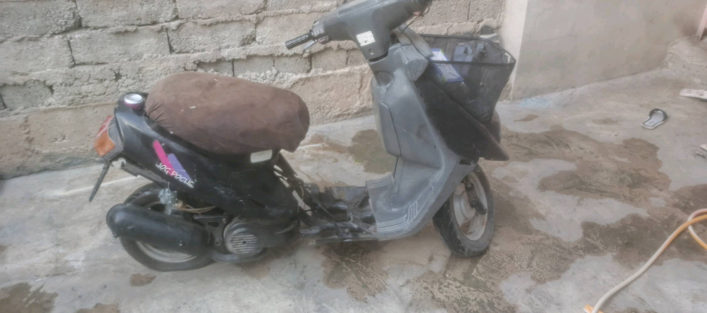 ماطور بزون للبيع 
محرك معمر جديد 
ملاحظه :سكريتر فالته والتاير وره خالعه 
100الالف وبي مجال 
موصل الأيمن