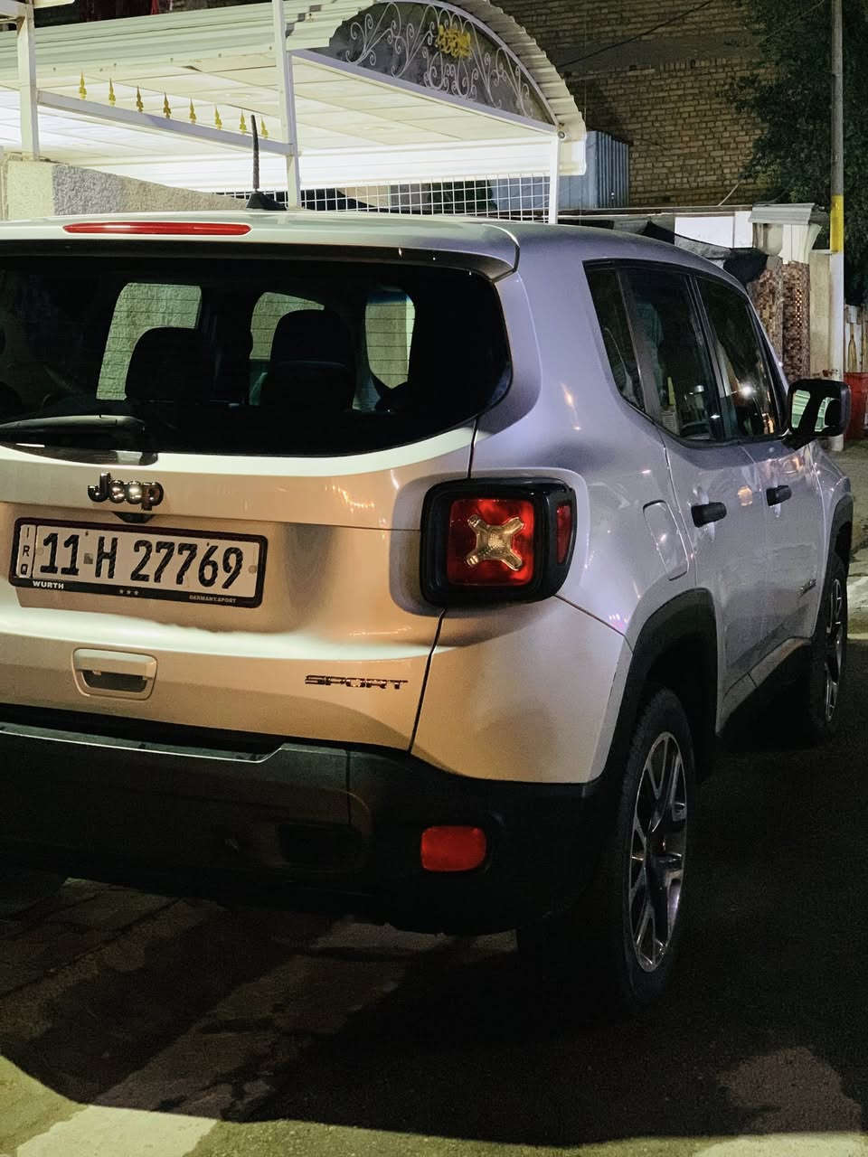 السلام عليكم سيارة جيب رينكيد  سبورت موديل 2018 وارد أمريكي بيها ثلاث قطع صبغ بنيد وجاملق الأمامي الأيسر و جاملق الخلفي الأيسر ماشية 68 كيلو مواصفات بصمه و شاشة كبيرة تدعم الكار بلي و كشن مخمل و سايد بريك بصمه و تحكمات ستيرن المكان بغداد حي الجودين سعر 113وبيها مجال رقم ***********
