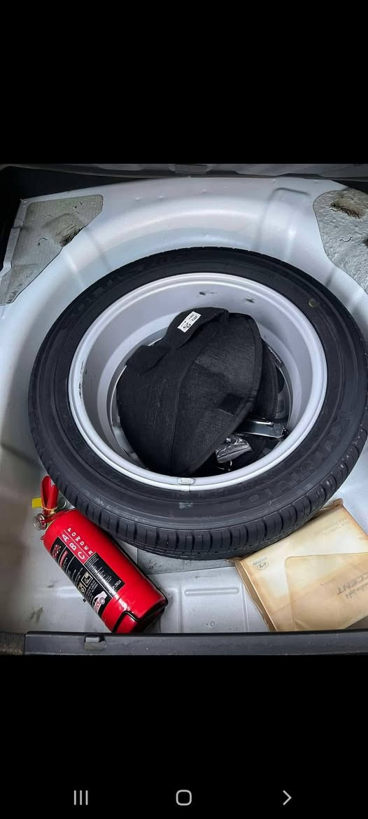 السلام عليكم ورحمة الله وبركاته 👋للبيع
هيونداي اكسنت مضلع
موديل 2014
وارد كوري
لون ابيض المرغوب 
كير محرك شرط عل فحص 🧐 
محرك 16 دوش
كير At
رقم اربيل انكليزي مسطره 22 
شرط الوكالة والتحويل 
كابون بانزين بيها ⛽ 
السياره مكفوله كفاله عامه 
من الصبغ  و معجون 
من الدعاميه لي الدعاميه 
المواصفات 👇 
تحكمات ستيرن جهتين 
اشاير بل مري 
نظام إيكو ECO
ويل كب اصلي
معروفه مواصفاتها الاكسنت 
السعر علق ويجيك على خاص وبيها مجال للطيبين
مكان السياره موصل 
للاستفسار الاتصال على الارقام 
***********👉👉واتساب 

الخاص مفتوح 24 ساعه 👉 
خابر وتدلل ❤️
