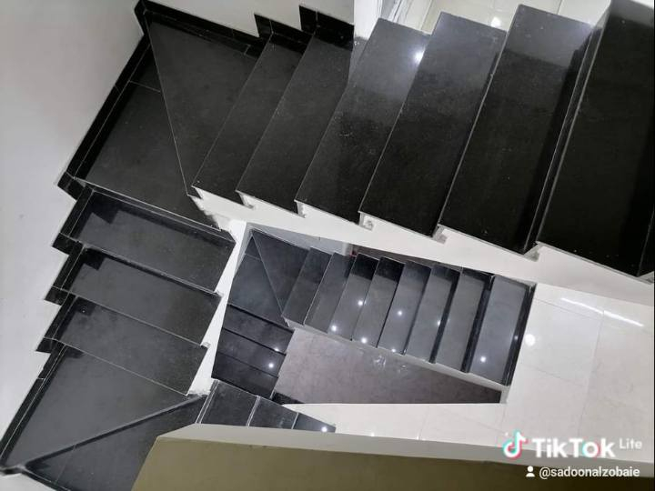 السلام عليكم خلفه جدران وارضيه متفرغ هذا رقمي ***********
***********
