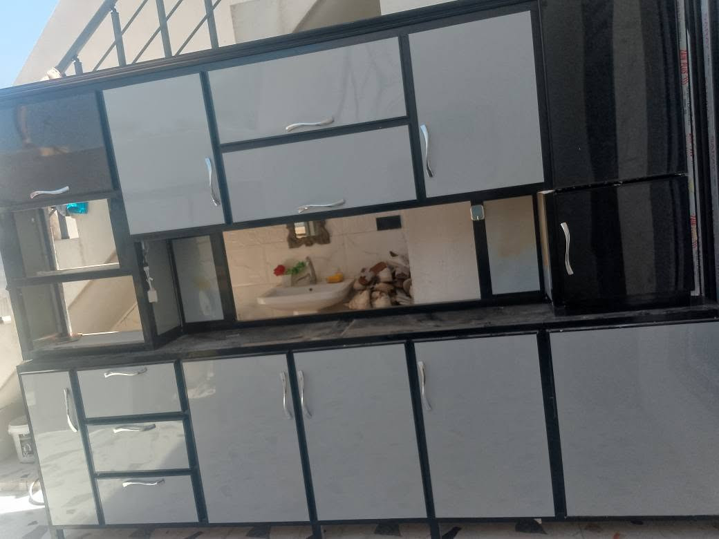 يالله يارزاق غراض بيت للبيع كاونتر رصاصي 4قطع مرمر تفصال وكاونتر 3قطع قنفه وحده ثلاجه 14قدم شرط بلازمه 32 وغساله  مواعين  شراي يدخل خاص اويتصل 🌹 ويوجد لدينا توصيل *********** كركوك, العراق
