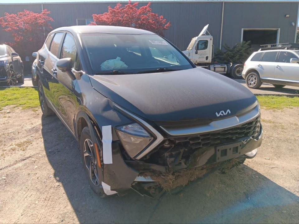 ياالله 
السلام عليكم سبورتج  2023 LX وارد امريكي 
                                            المسافه المقطوعه: ٣٠ الف ميل 
  الضرر : فقط تبديل دعامية امامي
#مواصفاتها 
1.شاشه 
2. كامرا 
3. رادار تحديد مسار
4.تحكم 
5. ويل كب
6. فور ويل 
7.كشافات 
8. قطعتين تبريد
9. حساسات خلفيه

#السعر  : ١٧٨وبيها مجال بسيط  
تفاصيل اكثر هذا الرقم *********** تحياتي
مكاني بغداد مظفر
