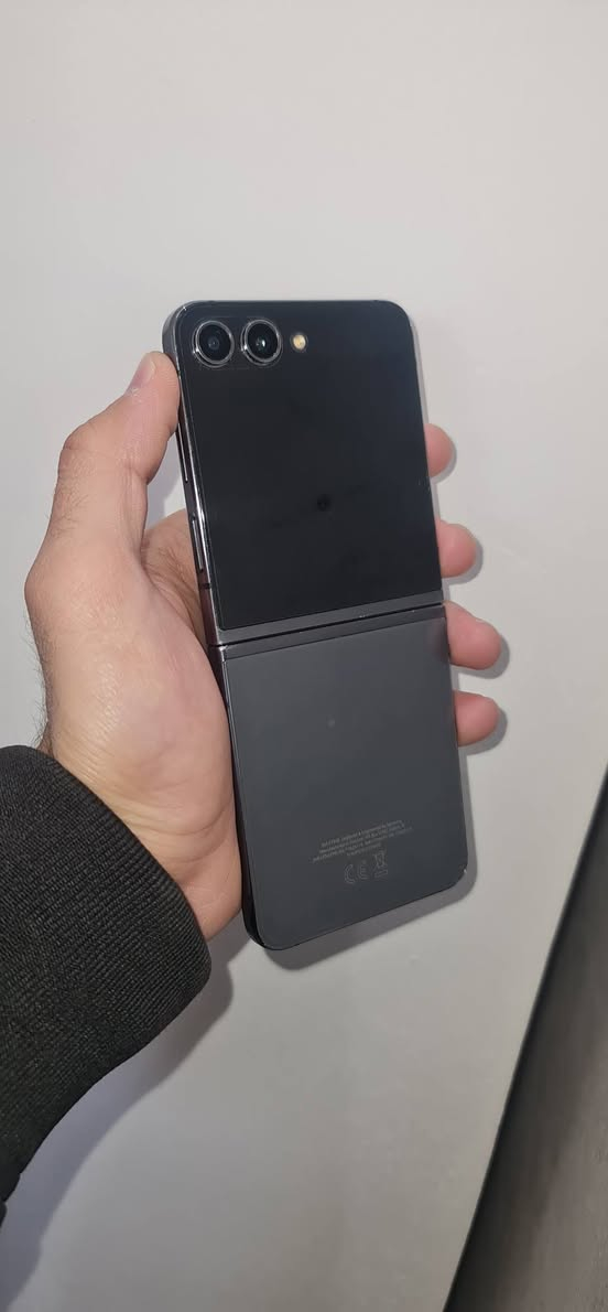 Z flip5
256G
8R
شاشه شرط✅️ أمامي وخلفي 
نظافة فول ✅️
كارتون ويا ✅️ 
السعر 485الف بي مجال 
تواصل ويا رقم ***********

