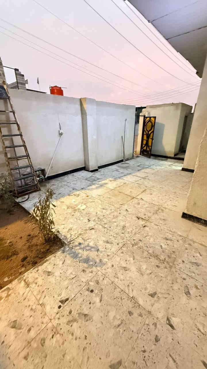 اسعد الله اوقاتكم بكل خير 

دار سكن للبيع 
مساحه البيت 
150 البيت ركن 
الموقع البصرة أبو الخصيب شارع ابو كوصره
 البيت يحتوي 🟩
2 غرف نوم 
صاله
ديوان 
مطبخ
صحيات داخلي وخارجي 🟥 
نوع العقار طابو زراعي عراقي  
سعر البيت  62 مليون وبي مجال ***********
