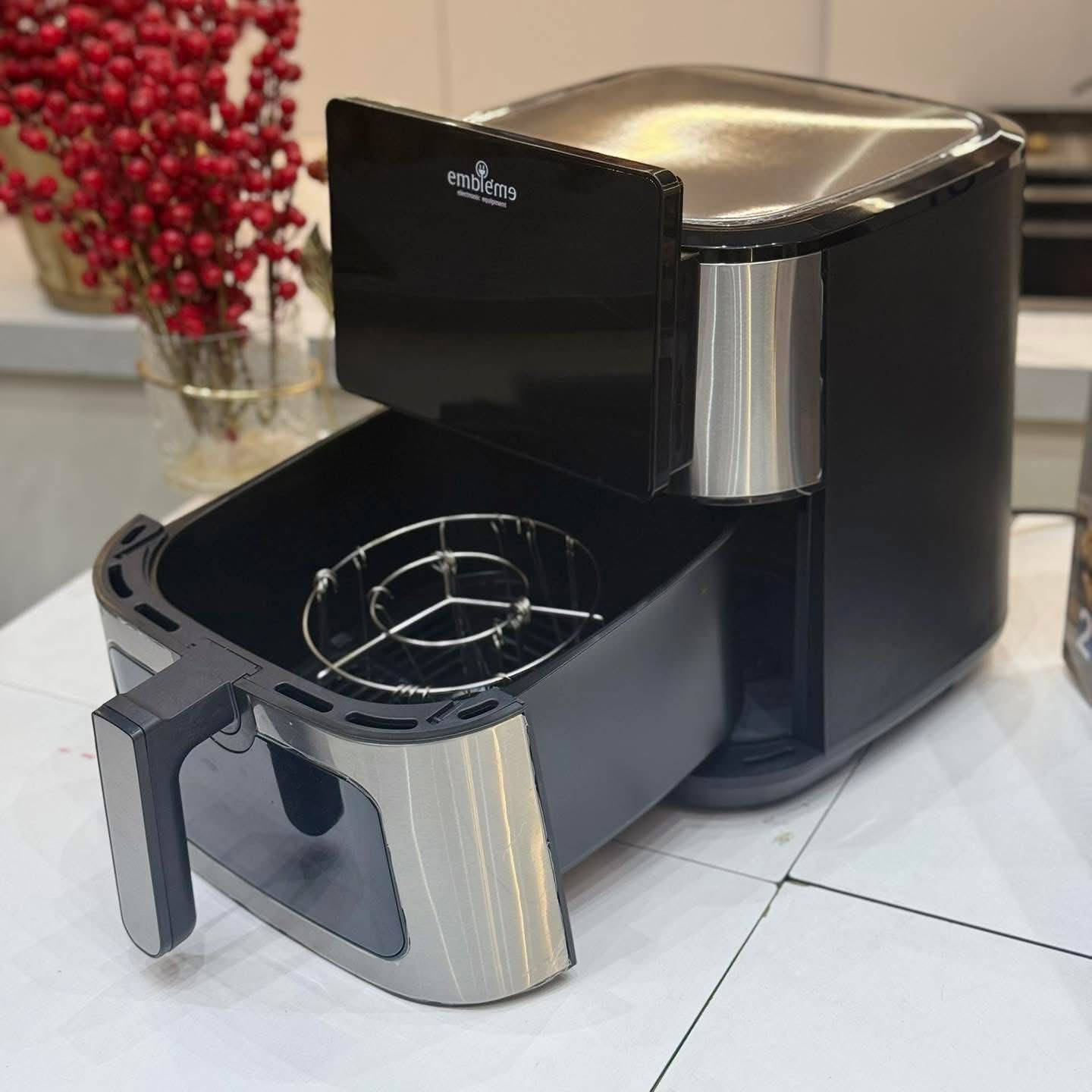 قلاية هوائية امبليوم ✨ موديل شاشة تاب
✔️ سعة 8 لتر  تكفي كل العائلة
✔️ نظام تسخين مزودج ( دبل هيتر ) لطبخ متساوي من فوق وجوه
✔️ شاشة لمس ذكية لكل برامج الطهي
✔️ ميزة إذابة الجليد لتسخين المخبوزات 
✔️ سلة مربعة مانعة للاتصاق وسهلة التنظيف
✔️ سيباية مع شياش تكة 

ضمان سنة وكالة شركة امبليوم
توصيل سريع ومجاني 🚙


**إذا كنت صاحب هذا الإعلان وتريد حذفه لأي سبب، رجاءا أرسل رسالة إلى الدعم الفني**