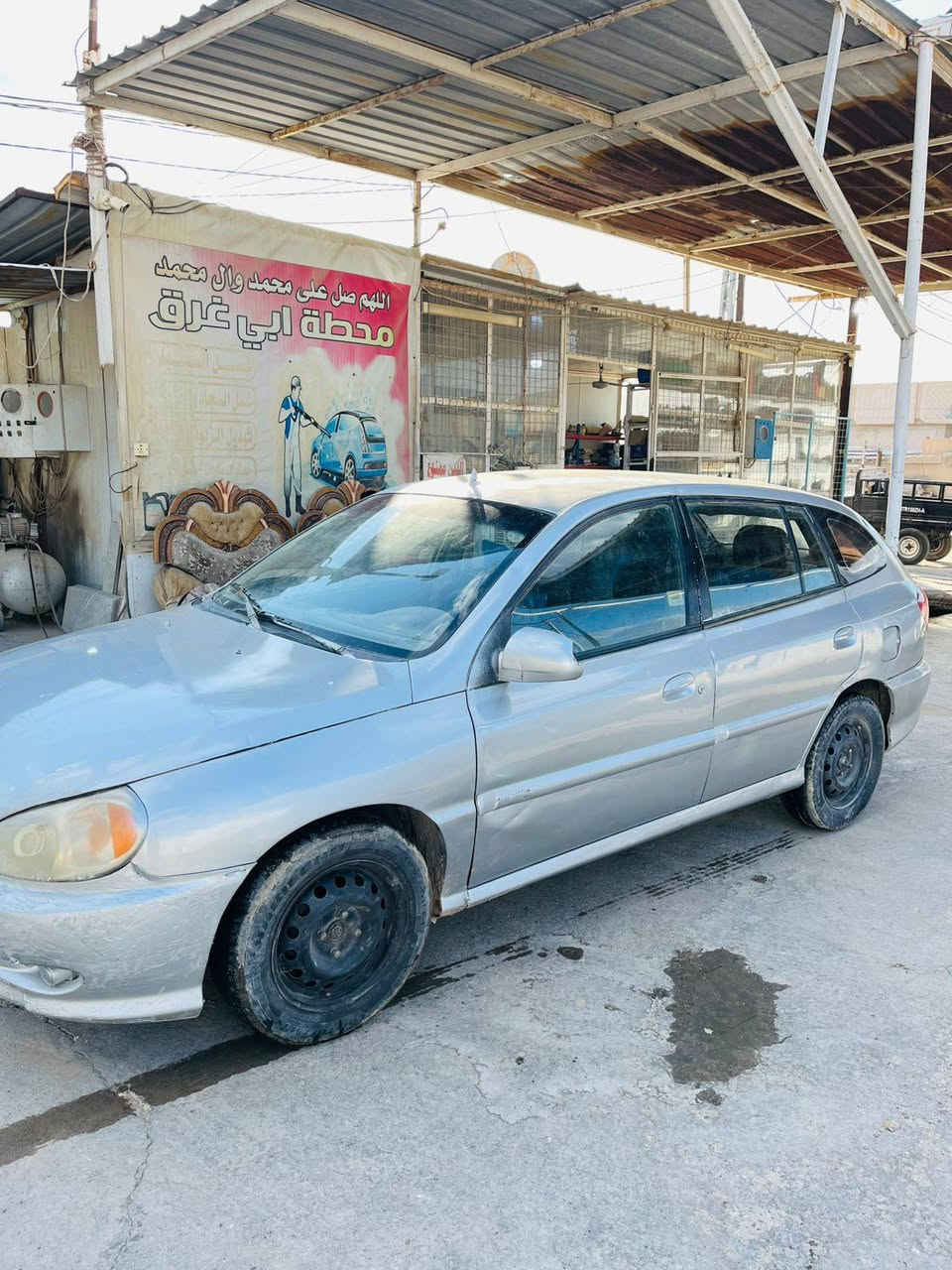 السلام عليكم
مررخصه لادمن 
كيه ريو كوري اصولي ما اندل راعيها ما اندل راعيها 
محرك 1600 الاقتصادي تبريد تخم تاير كير محرك 
السياره وارد خليجي بدون ضربه ماشيه 80الف 
مصبوغه عام اثر جراد 
السعر 29وبيها مجال  
مكاني بابل 
وتساب فقط 
***********
