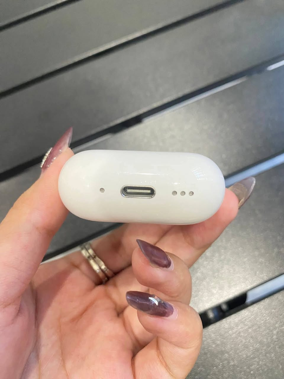 سماعات باله أمريكي Air pods 4 الحديث
اصلي باله أمريكي ، باله مستعمل بس كلش نظيف وياه حافظة جلد مع كيبل كتان 
ما مفتوح ولا مصلح بطارية قوية صوت قوي 
بإمكانك تفحص قبل الدفع ، اصلي باله 
سعره 20 قفل قفل توصيل مجاني  نظافة 90% قطع محدودة 
للحجز واتس اب فقط ***********
