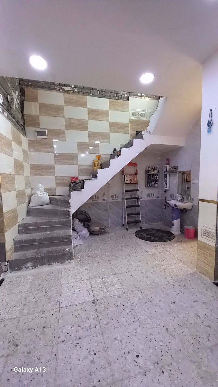 بيت زراعي سند ٢٥السده الثانيه قرب المدرسه الاهليه در السلام خدمات كامله مساحه ١٠٠متر مربعه واجهه ٧ نزال ١٤ سعره ٧٠ قابل للتفاوض مستعجل على بيعته للاتصال على رقم ***********
