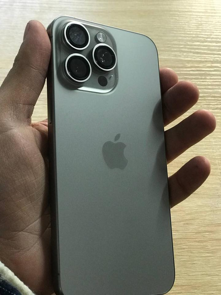 السلام عليكم 
آيفون ١٥ برو ماكس 
ذاكره ٢٥٦ 
جهاز مكفول من التبديل 
السعر مليون و٥٠
بغداد مدينه الصدر 
للاستفسار ***********
