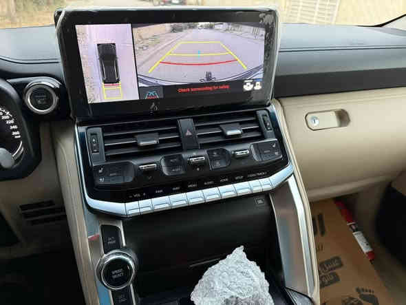 لاندكروزر XV لمتد بلاك . لايت عدسه متحركه 3 شاشات الكشنات الخلفيه كهربائي كشن السايق خزن ذاكرة 4 كامرات سياره فول مواصفات معروفه ل VX تجي فول . مكفوله من الصبغ اي استفسار *********** @
