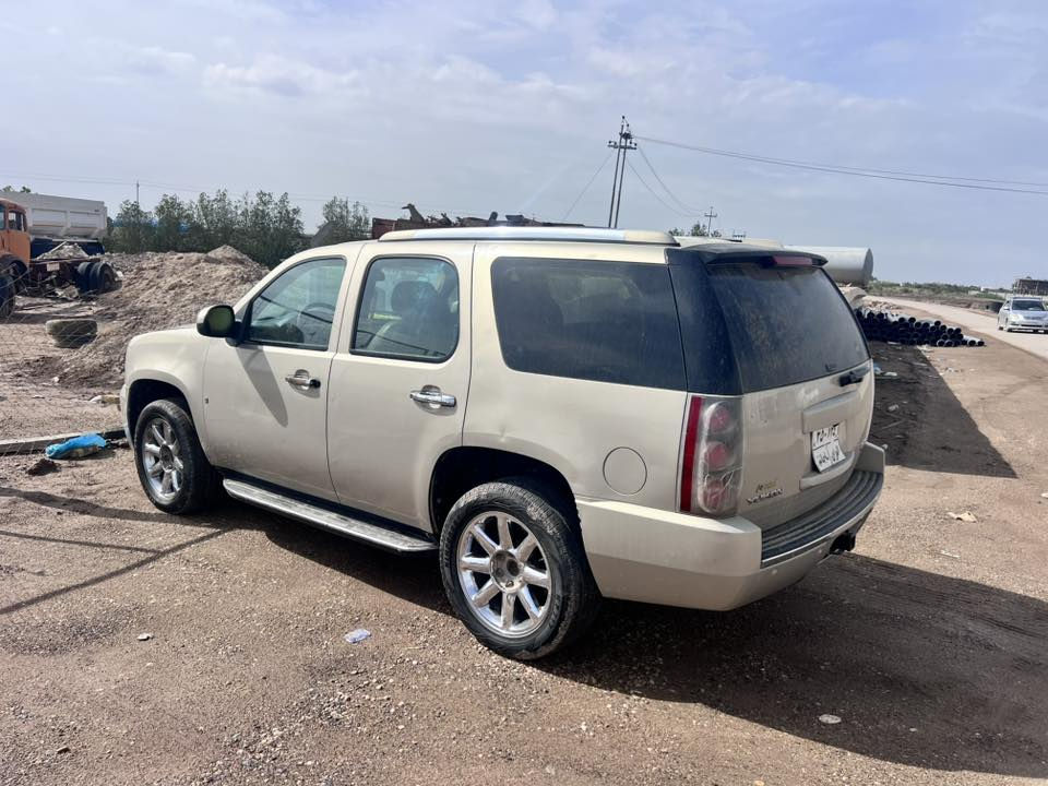 السلام عليكم ورحمة الله تاهو  دنلي موديل 2010
متومه رقم شمالي بيها كصة قماره
***********
