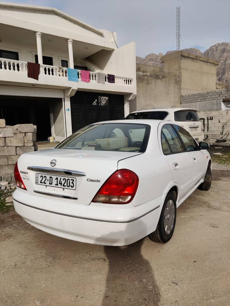 نیسان سەنی 2009 سپی بەفری مەکینە سپی گێڕ عادی چوار جام کارەبایی   سەنەوی تا 2029نوێیە چوار تایەی نوێ بێ مەسرەف ماڵی دۆست  گێڕ مەکینە تەبرید تەقەو ڕەقە بەشەرت دوو پارچەی بۆیاغە چملغ و دەرگای سایەق.
نرخی :دەفتەرێک و معامەلە
***********
شوێن ڕانیە رانية, السليمانية
