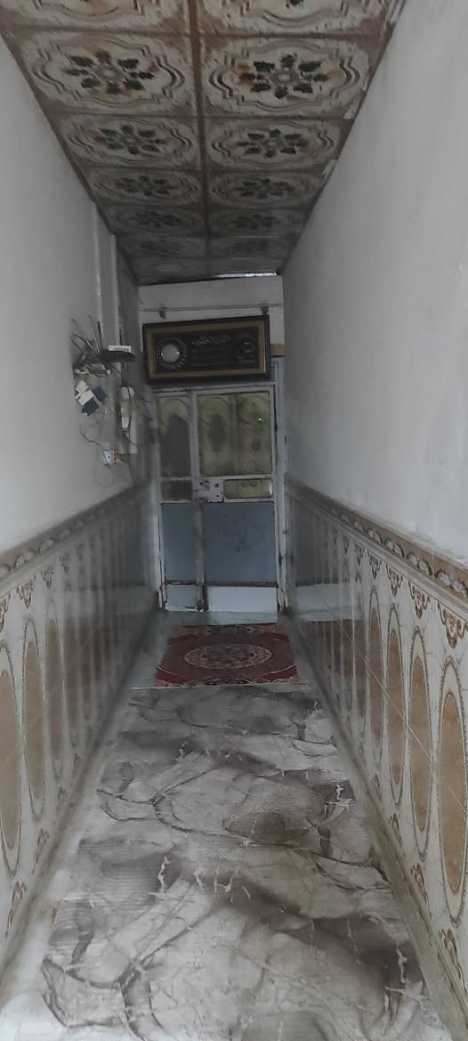 سلام عليكم بيت لبيع المنطقه حي احرار لمساحه 200 قرف 2 ستقبال مطبخ حمام ديوان عكاده تبليط مجاري كهربا جيه عله ملك ***********
