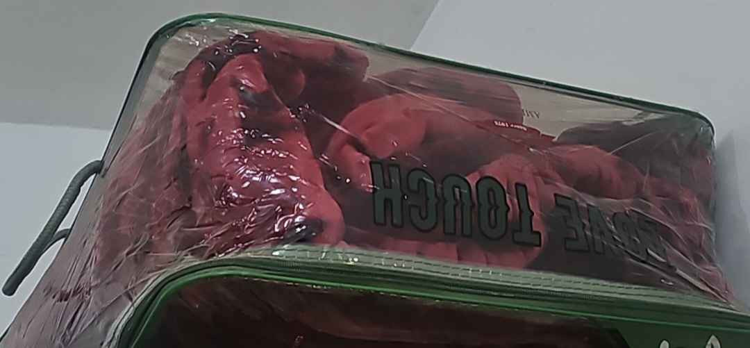 للبيع مجموعة بطانيات (عدد 4) جديدة تماماً وغير مستخدمة (بأكياسها الأصلية)، من أرقى الماركات المعروفة بجودتها ونعومتها 
ماركة ياقوت كوري(Ya Qoute): واضحة جداً بنقشتين، الواحدة باللون الجوزي (جلد النمر)٤ كيلو
 والثانية  كوري بالورد الأحمر ٤ كيلو
ماركة سفن ستار تركي(Seven Star): واضحة بنقشة الورد البنفسجي المميزة.٤كيلو
​ماركة وان تاتش كوري ملكي (One Touch): تظهر بوضوح في الكيس العلوي باللون الماروني وزن ٨كيلو 
البطانيات جديدة ومخزنة فوق الكنتور، والبيع لعدم الحاجة عرض المجموعة كاملة بـ 180 ألف دينار  لايوجد توصيل كربلاء, العراق


**إذا كنت صاحب هذا الإعلان وتريد حذفه لأي سبب، رجاءا أرسل رسالة إلى الدعم الفني**